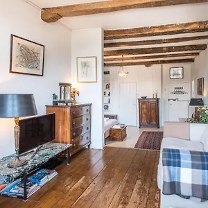 Classy 17th C Canalhouse Pays-Bas